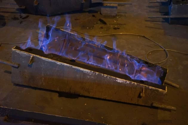 Lamppost-bases-are-manufactured-by-Vietnam-Cast-Iron-by-furan-resin-tech-4