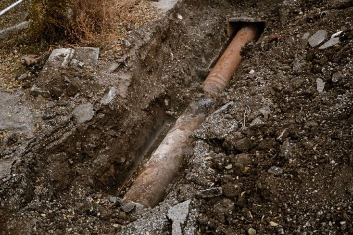 Main-Causes-of-Damage-to-Cast-Iron-Pipes-1200x800