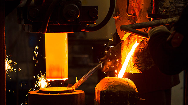 What are the key positions in the foundry workshop？