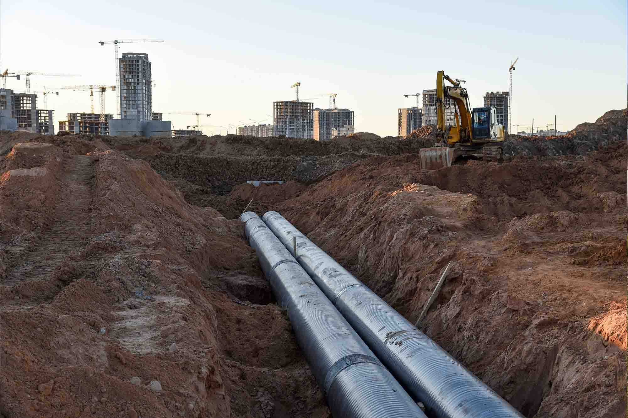 An image showcasing high-strength lifting straps designed for ductile iron pipes, featuring a wide, abrasion-resistant design and UV/wear-resistant materials to ensure safe lifting.
