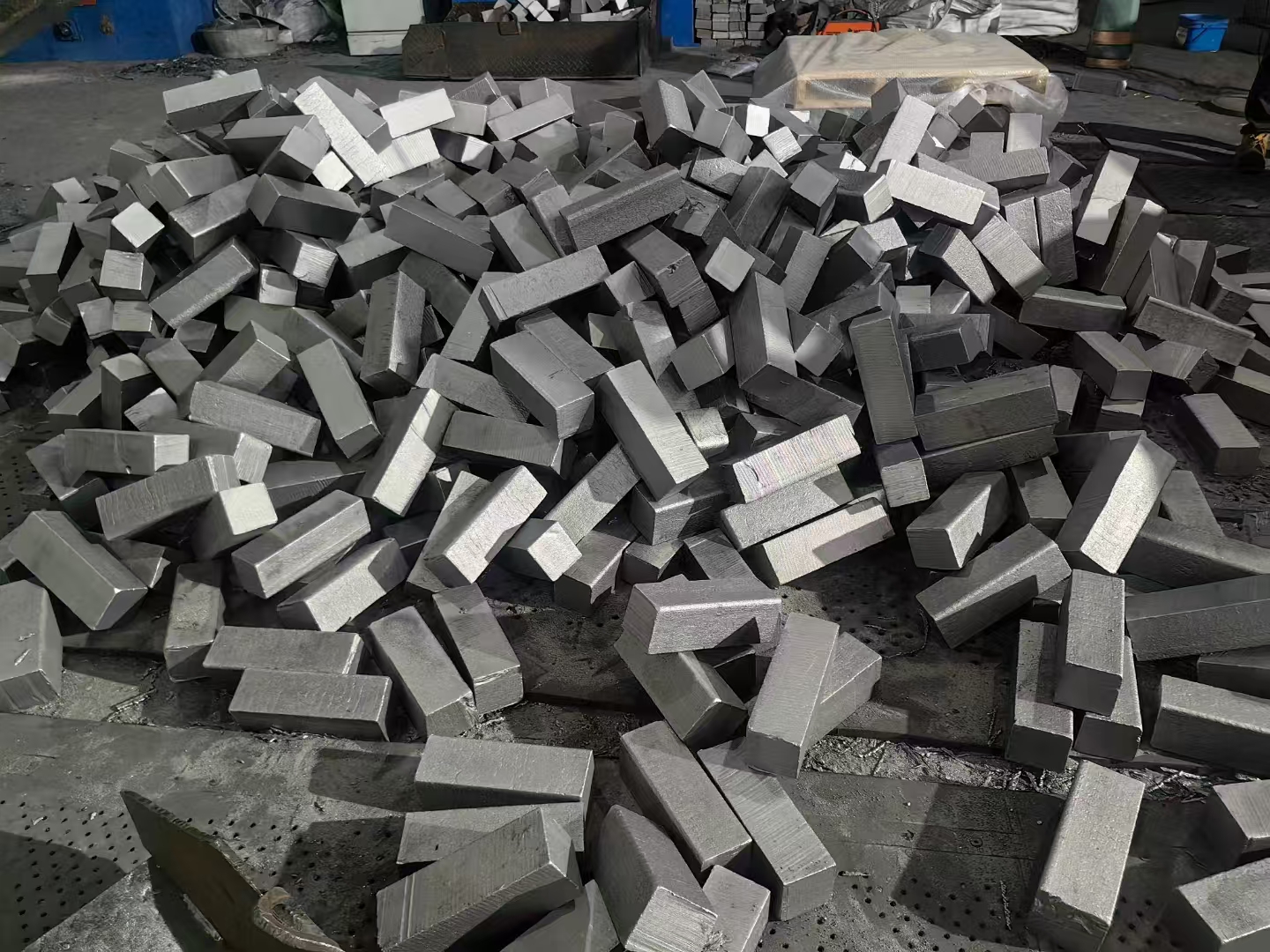 Leading high-purity pig iron supplier in China. Our premium-grade pig iron (Fe≥99.8%) is ideal for automotive, marine, and aerospace precision casting. 