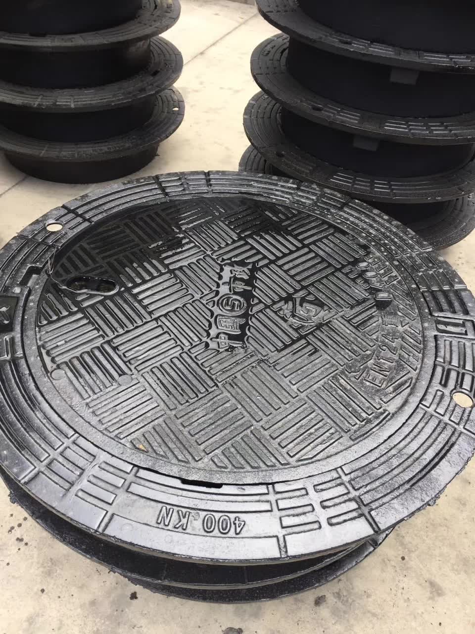 Cast Iron Manhole Cover: Differences Between 700×800 and 700×900
